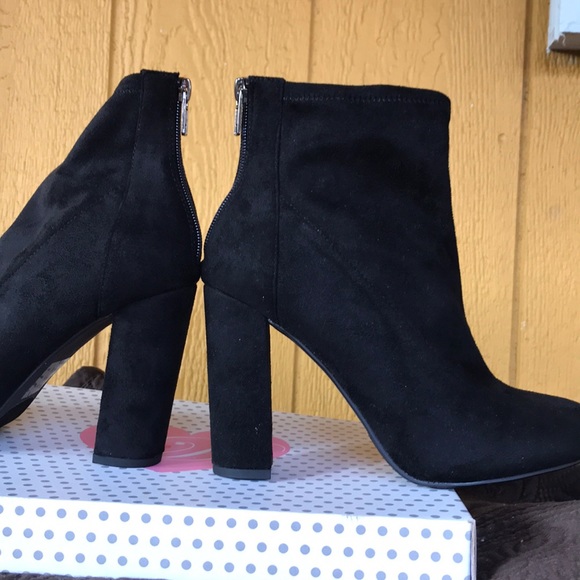 Boots - Picture 7 of 8